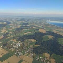 Flugwegposition um 15:28:46: Aufgenommen in der Nähe von Gemeinde Kirchdorf am Inn, Österreich in 1475 Meter
